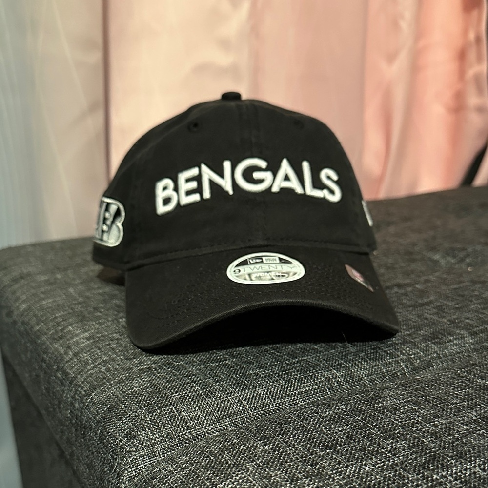 NWT women’s Bengals Black Cap